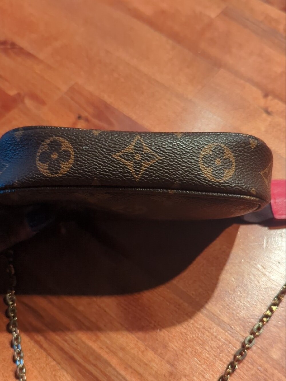 Designer-Inspired Brown Leather Crossbody Bag with Red Accent - Picture 2 of 9
